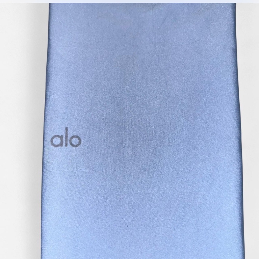 ALO Yoga Light Blue leggings